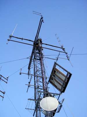 Communications tower